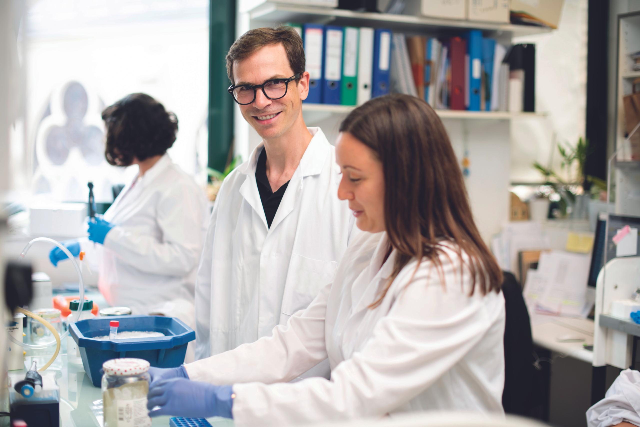 Le chercheur Nicolas Manel, chef d’équipe à l’Institut Curie, dans son laboratoire